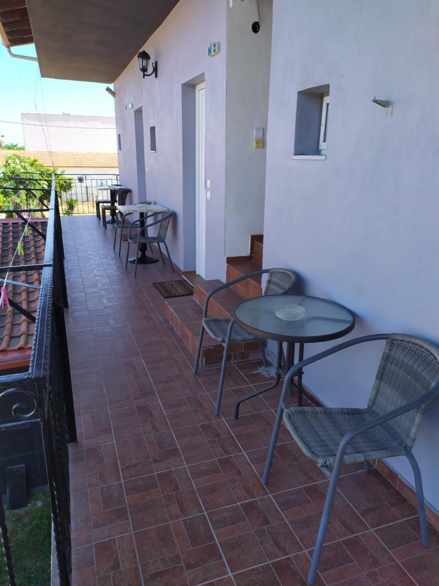 Noufara Apartments Néa Meságkala Ruang foto